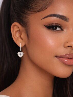 ER54 Elegant heart-shaped Moisinnite earrings    1 Carat 925 Silver